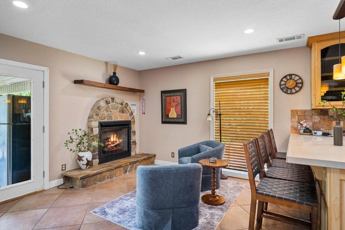 Steps To The Lake, Game Room & More! Sleeps 9 Lake Hamilton Exteriör bild